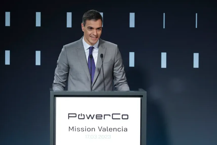 El presidente español Pedro Sánchez líder del PSOE ha dicho: “La fábrica que se construirá aquí ejemplifica el compromiso del Gobierno español con la innovación y la movilidad sostenible. Es un signo de nuestro compromiso con la industria, pero también con las características que definen una nación emprendedora en el mercado global: innovación, cohesión territorial y cooperación público-privada”.