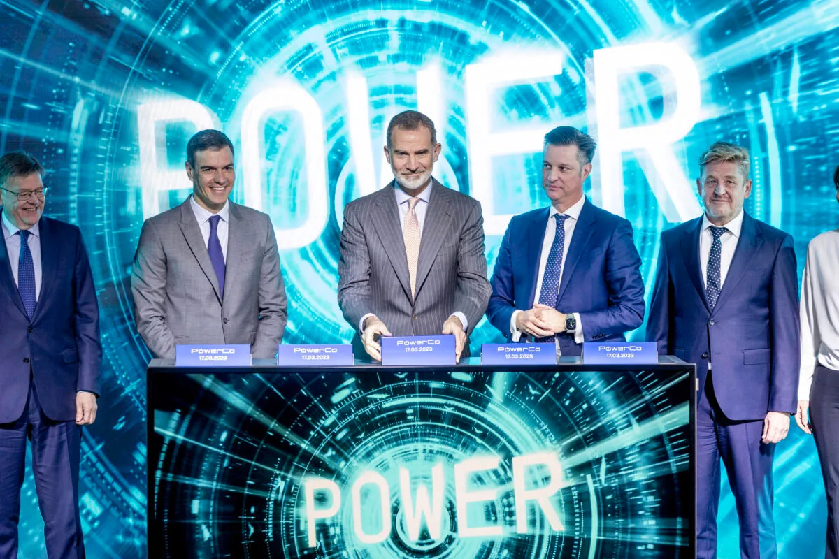 Entrevista Dario Moreno Lerga sobre PowerCo en Sagunto. En la imagen De izquierda a derecha: Ximo Puig, Presidente de la Comunidad Valenciana, Pedro Sánchez, Presidente del Gobierno de España, Felipe VI, Su Majestad el Rey de España, Thomas Schmall, Miembro de la Junta Directiva de Tecnología de Volkswagen AG y Presidente del Consejo de Supervisión de PowerCo, Wayne Griffiths, CEO de SEAT y CUPRA.