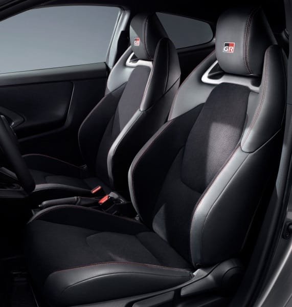 Habitáculo del Yaris gr 2025
