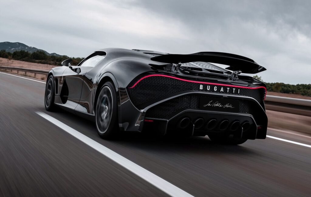 El Bugatti La Voiture Noire es un superdeportivo de edición limitada que se ha ganado el título del automóvil más caro del mundo. Presentado en el Salón del Automóvil de Ginebra en 2019