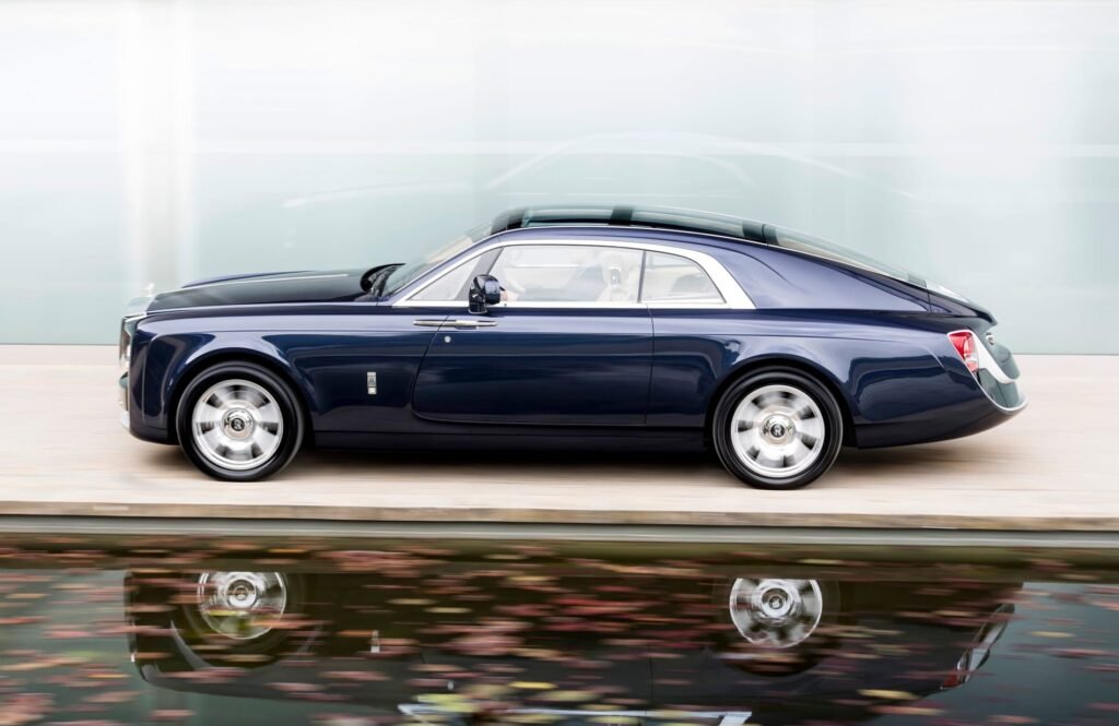 El Rolls-Royce Sweptail es una obra maestra personalizada y única en el mundo del lujo automotriz. Presentado en el Concurso de Elegancia de Villa d'Este en 2017