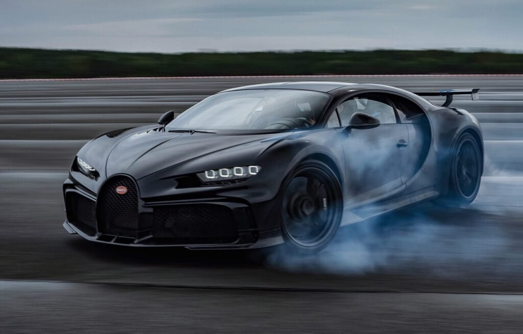 Bugatti Chiron Pur Sport derrapando en circuito | EUROPA COCHE