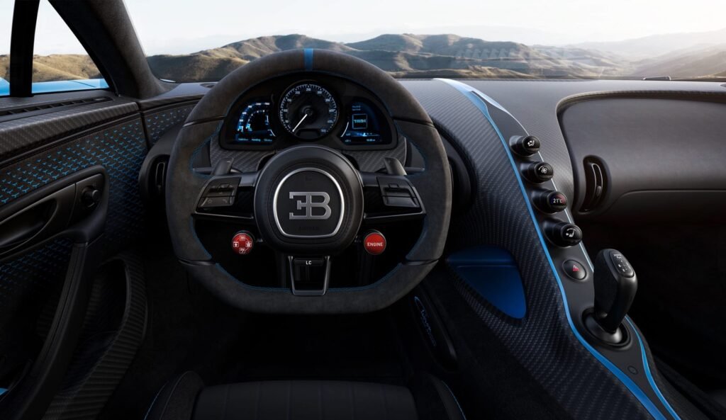 VALLTRO: el interior del Bugatti Chiron Pur Sport es esta pensado para ser un hypercar y no una berlina cómoda para viajes largos, es un habitáculo deportivo de lujo | EUROPA COCHE