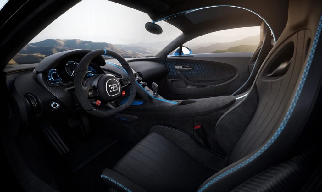 VALLTRO: el habitáculo del Bugatti Chiron Pur Sport hace juego con el color de la carrocería pero manteniendo el lujo artesanal de la marca | EUROPA COCHE