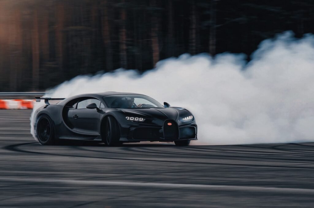 VALLTRO: el Bugatti Chiron Pur Sport es un hypercar capaz y muy rápido es una obra de arte en un circuito | EUROPA COCHE
