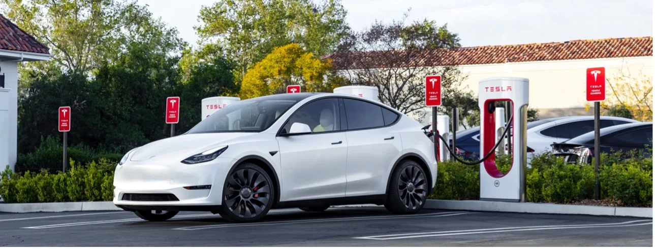 Sagunto zona ECO de bajas emisiones, Tesla Model Y como ejemplo, Gigafactoría de PowerCo del Grupo Volkswagen, en Sagunto, Valencia, España, Entrevista Dario Moreno Lerga y VALLTRO. 