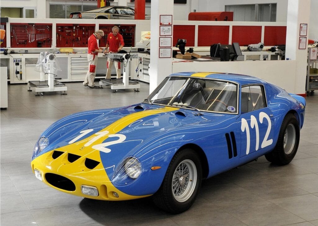 El Ferrari 250 GTO debutó en competición en el Tour de Francia de 1962, d