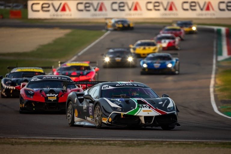 Ferrari Challenge Valencia 2023: Un Evento de Velocidad y Emoción