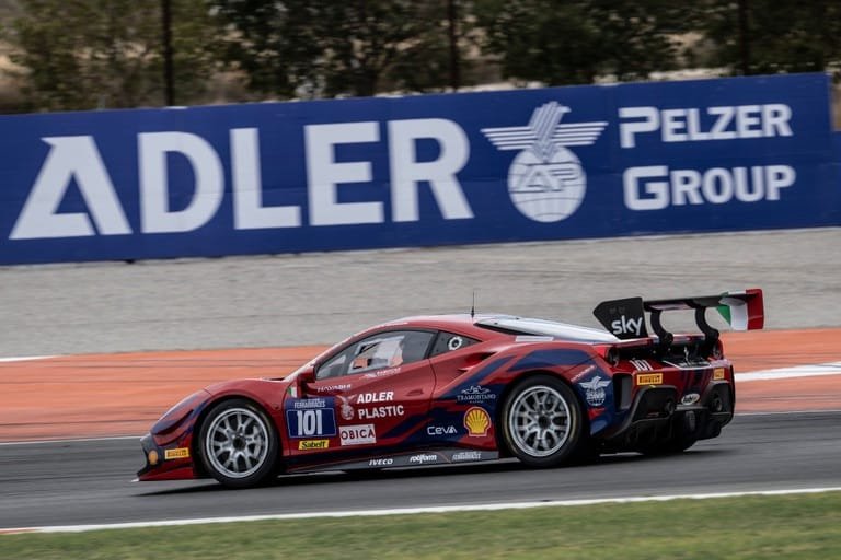 El Ferrari Challenge Valencia 2023 fue un evento inolvidable, lleno de emoción y velocidad.