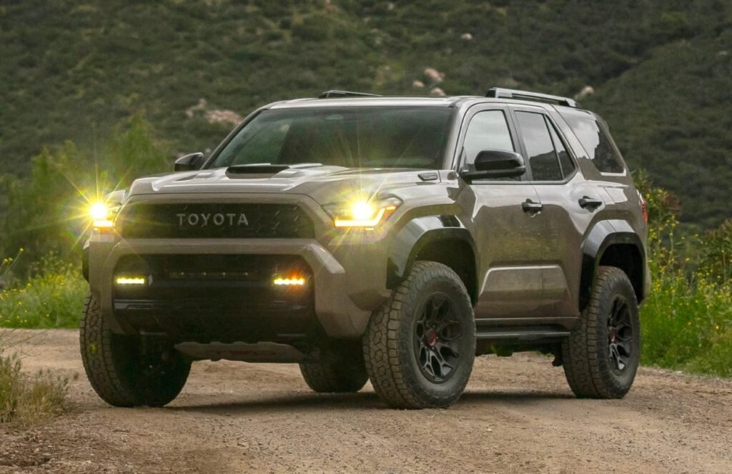 "El lanzamiento del Toyota 4Runner 2025 presenta una gama completa con versiones para todos los gustos, desde la sofisticación de la Limited hasta la aventura extrema del TRD Off-Road y el rendimiento de la TRD Pro."