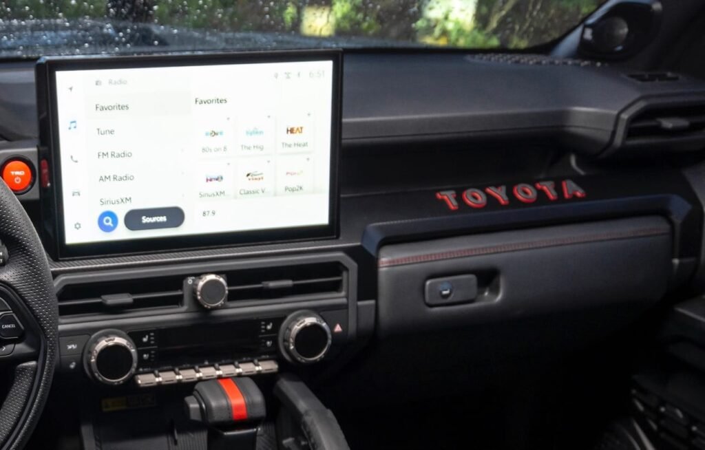 "La nueva pantalla multimedia del Toyota 4Runner 2025 ofrece una experiencia más intuitiva y conectada, con controles avanzados y un diseño pensado para disfrutar de cada viaje."