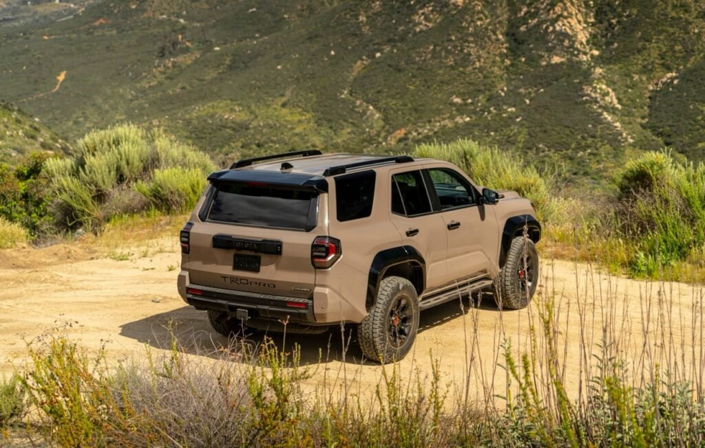 "Con la llegada del i-FORCE MAX híbrido, el Toyota 4Runner 2025 abre una nueva era en los SUV todoterreno, uniendo fuerza, tecnología y eficiencia energética."