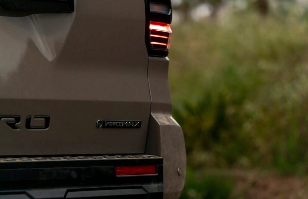 "Con el emblema TRD Off-Road, el Toyota 4Runner 2025 refuerza su identidad como SUV de aventura, ofreciendo un diseño más agresivo y mejoras técnicas pensadas para los terrenos más desafiantes."