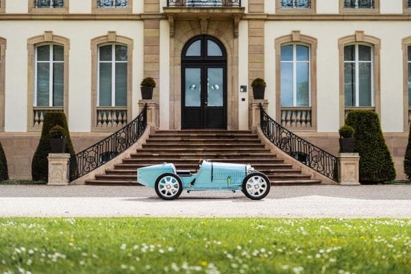 Una de las seis ediciones del centenario Baby II Tipo 35, el ejemplo sin número pintado a mano, es un homenaje al prototipo original que fue mantenido en reserva por Ettore Bugatti.
