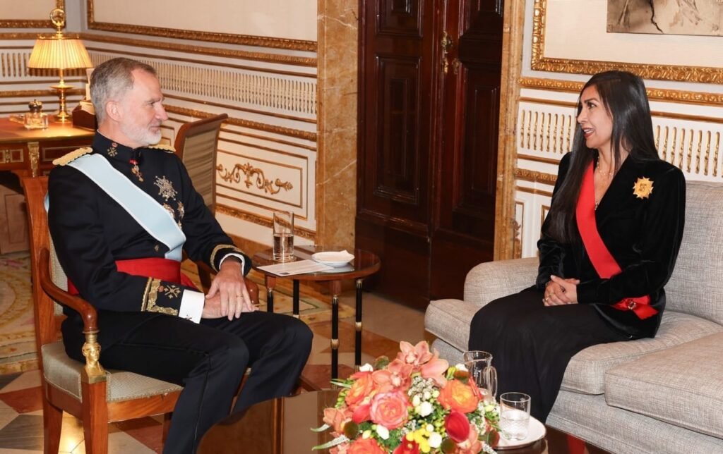 Reunion diplomática entre España y Venezuela con la embajadora Gladys Gutiérrez y El Rey Felipe VI de España | EUROPA COCHE