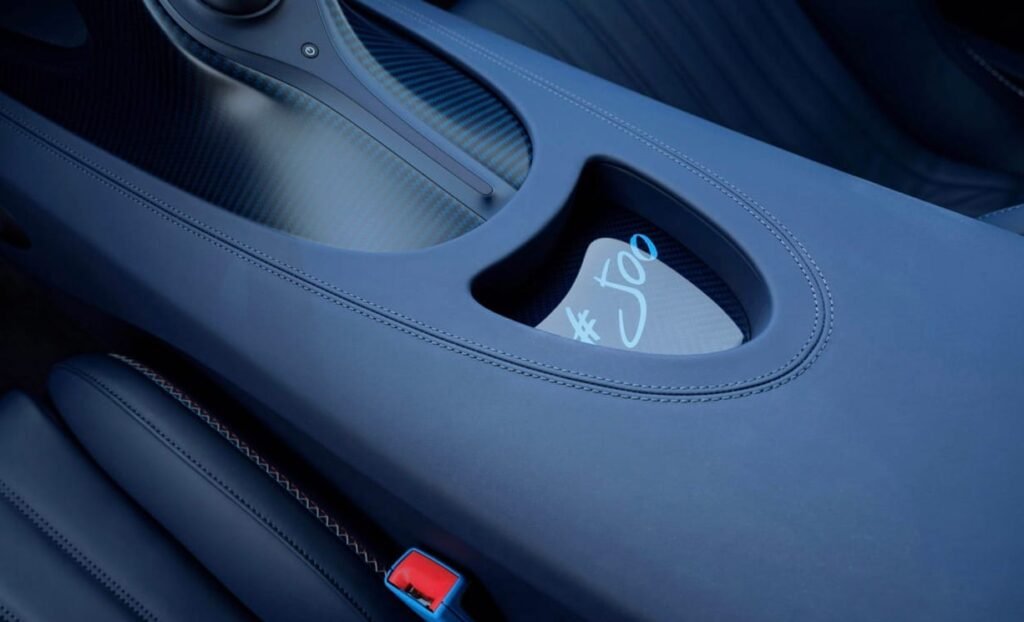 detalles consola interior 500 Bugatti Chiron'L'Ultime' | EUROPA COCHE