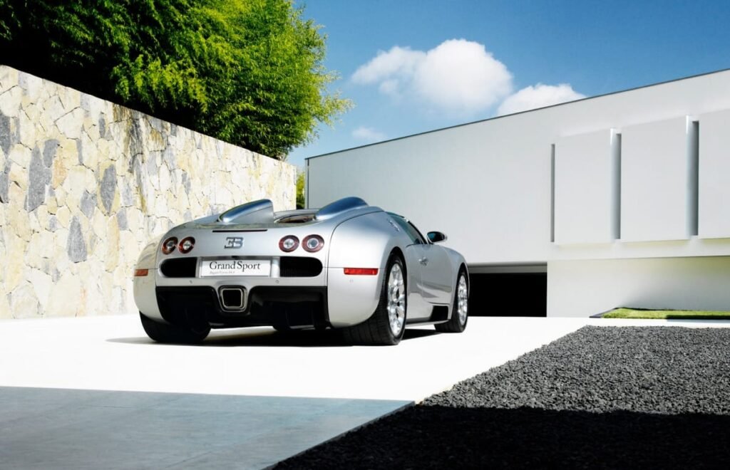 En Europacoche.com te contamos todo sobre el Bugatti Veyron, un ícono del motor con cifras impresionantes y tecnología de vanguardia. Infórmate aquí antes que nadie.