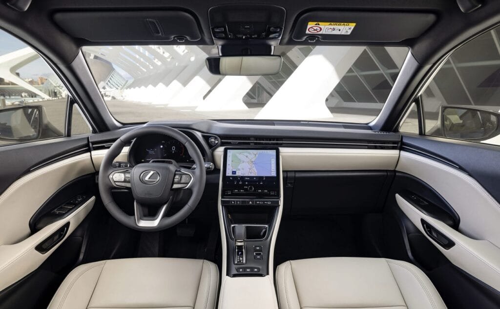 Interior habitáculo Lexus LBX 2024 | EUROPACOCHE
