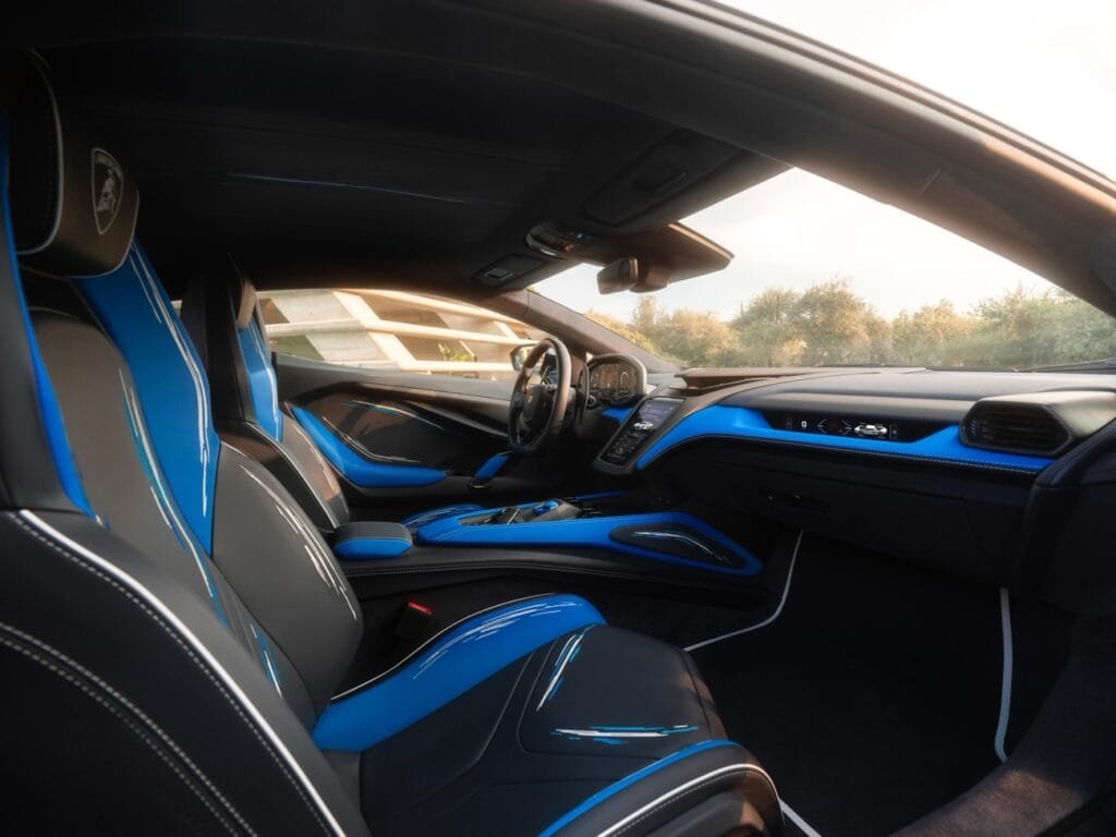 Interior habitáculo Lamborghini Revuelto Opera Unica 2024 | EUROPACOCHE