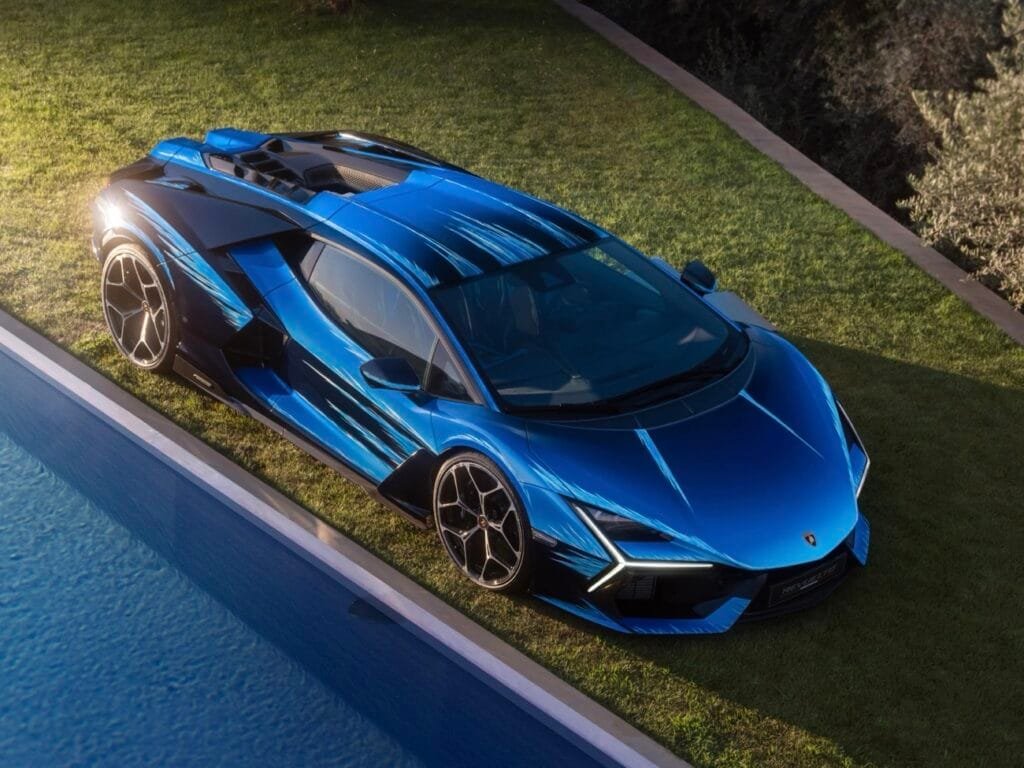 Lamborghini presenta el Revuelto Opera Unica Esculpido por los Paisajes Marinos de Cerdeña