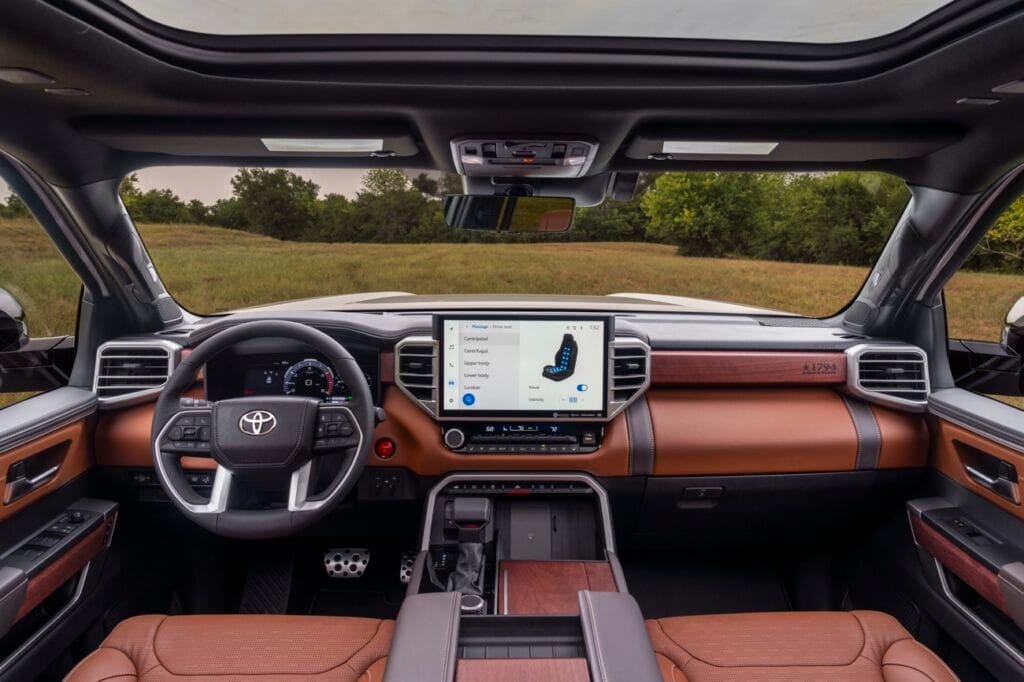 Interior habitáculo Toyota Sequoia 2025 | EUROPACOCHE