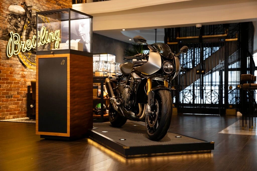 Breitling y Triumph Speed Triple 1200 RR Breitling Limited Edition | EUROPACOCHE