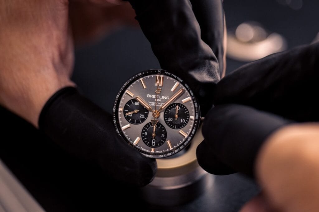 Reloj Breitling de la Triumph Speed Triple 1200 RR Breitling Limited Edition | EUROPACOCHE