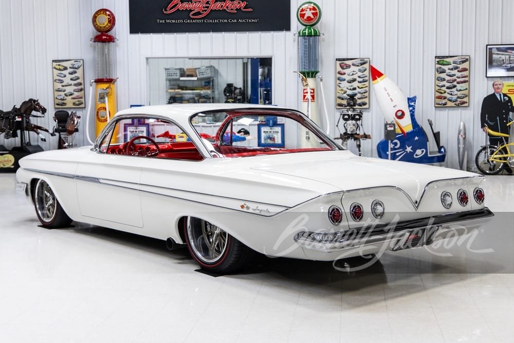 1961 Chevrolet Impala "White Suede" | EUROPACOCHE