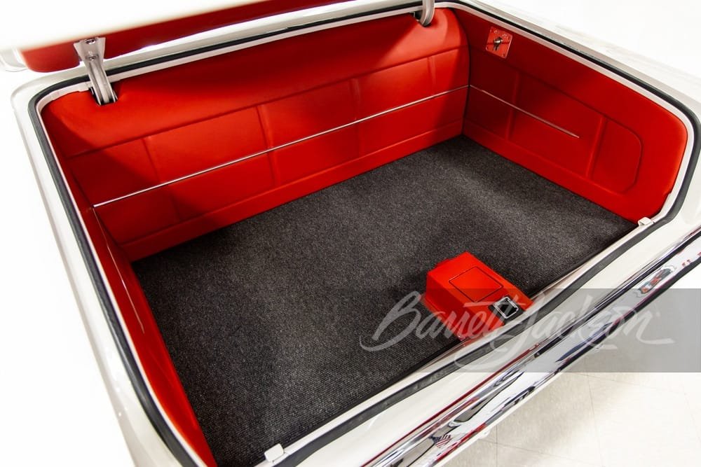 Maletero 1961 Chevrolet Impala "White Suede" | EUROPACOCHE
