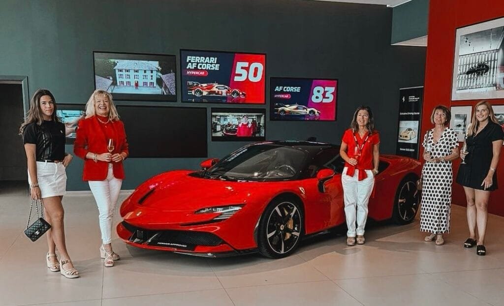 Ferrari de QUADIS con Women Supercar Club | EUROPACOCHE