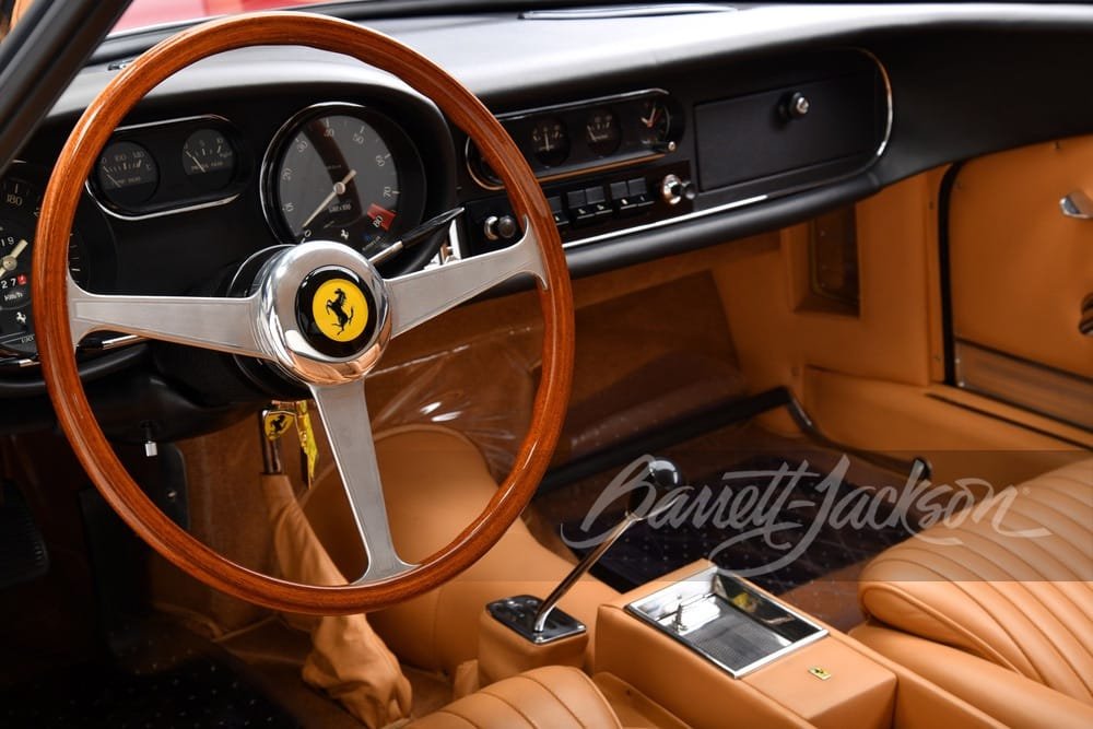 Interior de Ferrari 275 GTS/4 por Barrett Jackson | EUROPACOCHE