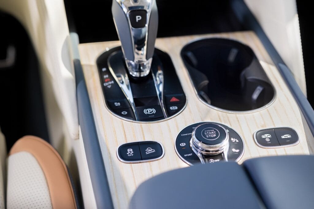Interior detalles Bentayga EWB Azure Riviera Collection | EUROPACOCHE
