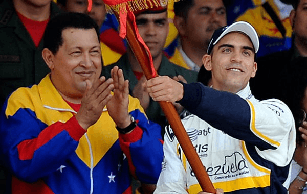 Pastor Maldonado junto al expresidente Hugo Chávez antes de su fallecimiento.?