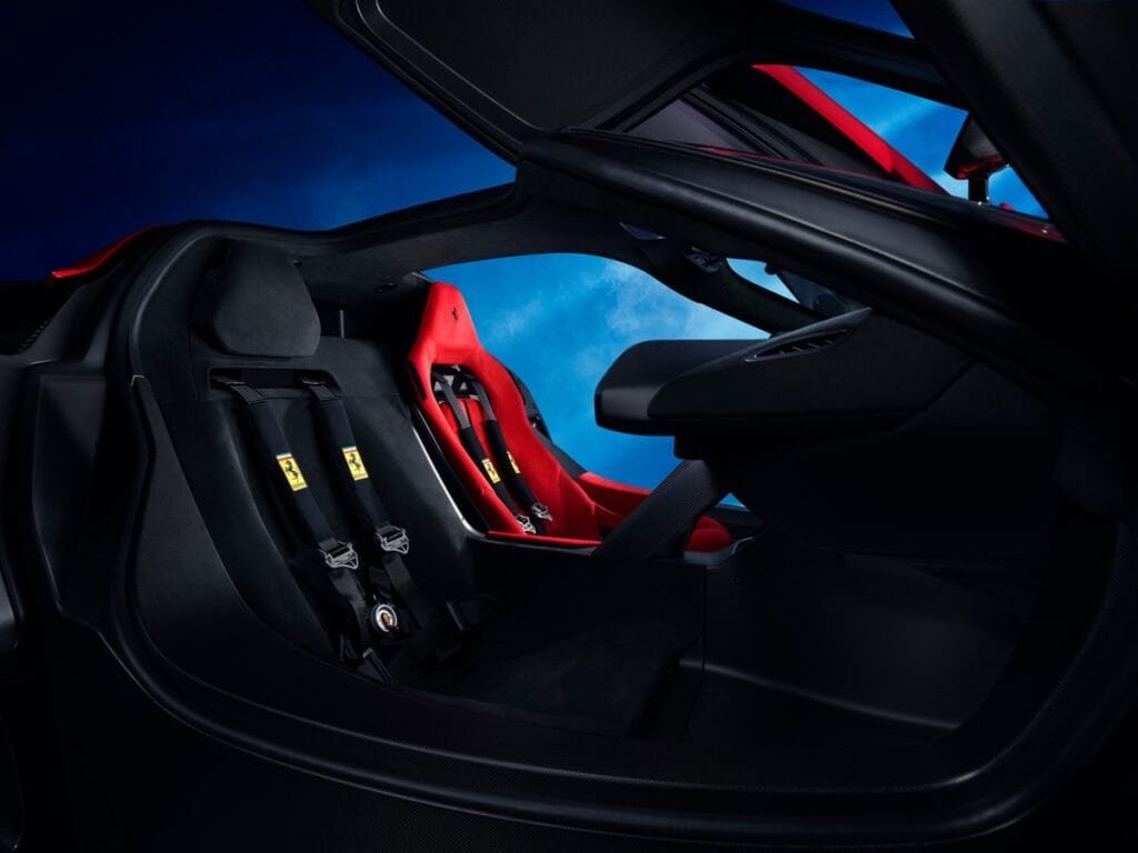 Asientos bitono Ferrari F80 | EUROPACOCHE