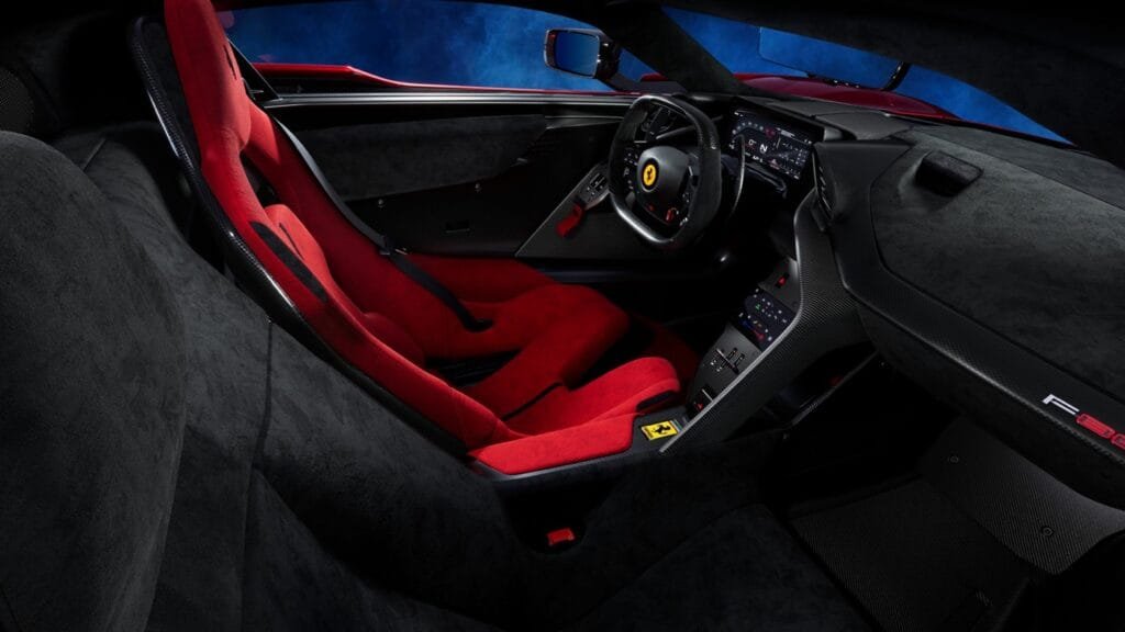 Interior y confort Ferrari F80 | EUROPACOCHE