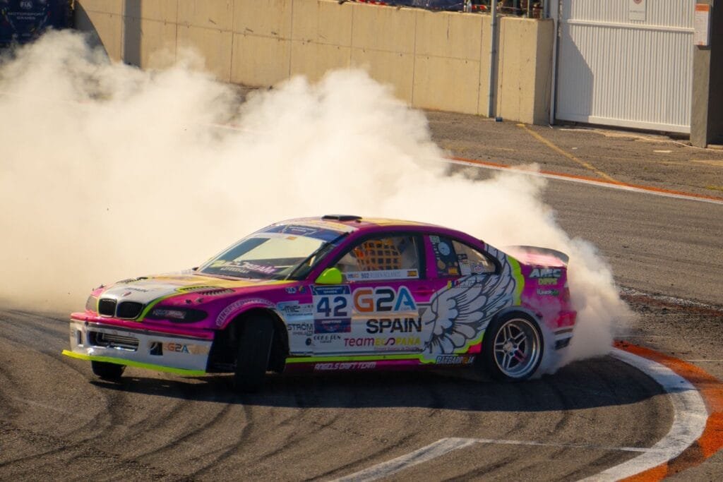 Drifting en Más de 80 selecciones nacionales y 26 categorías deportivas de la FIA Motorsport Games | EUROPACOCHE