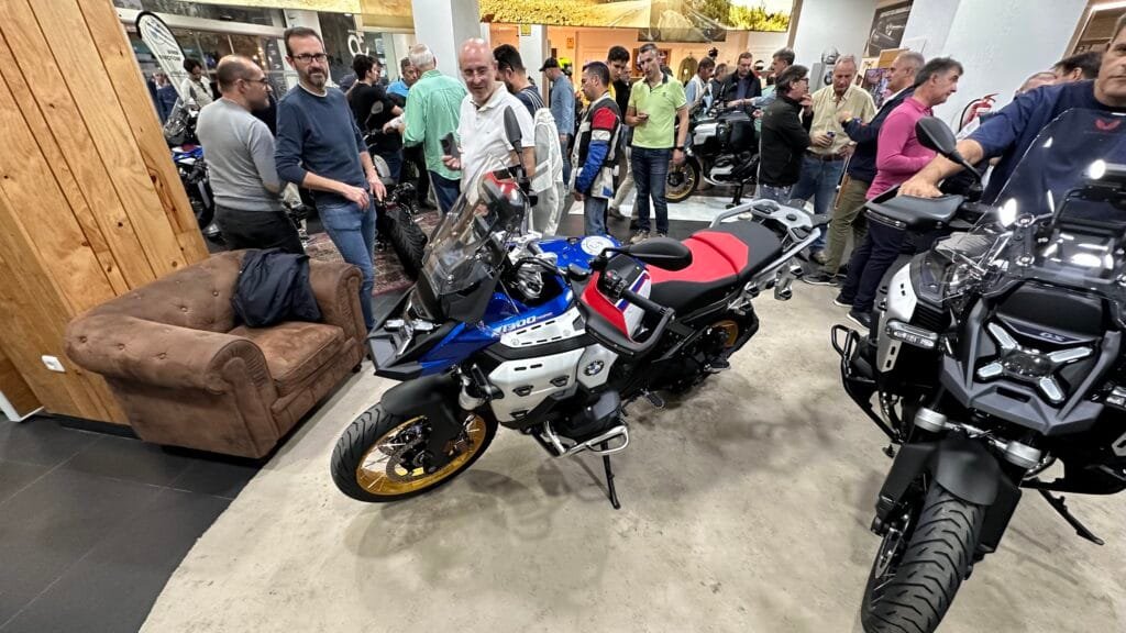 Inauguración de la BMW R 1300 GS Adventure en Dos Rodes Valencia.