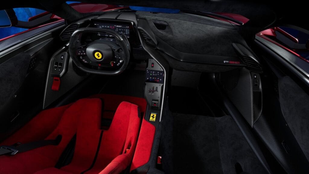 Interior habitáculo Ferrari F80 | EUROPACOCHE