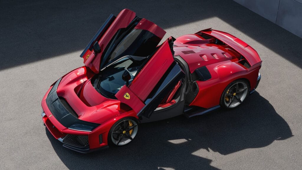Comparativa entre el Ferrari F80 y LaFerrari Aperta (2016)