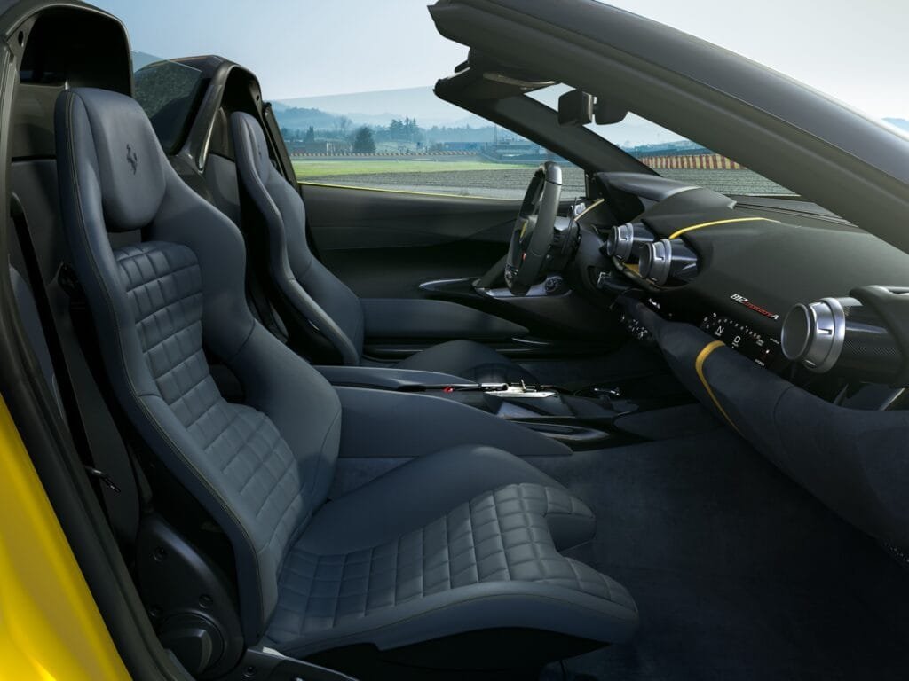 Interior asientos y habitáculo Ferrari 812 Competizione A 2021 | EUROPA COCHE