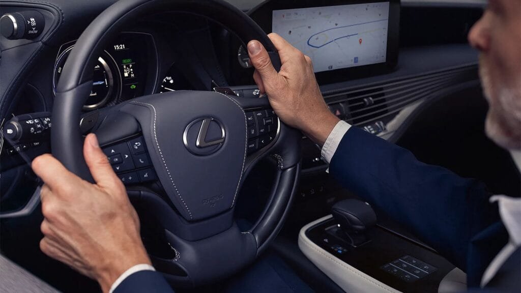 Volante de lujo Lexus LS 2025 | EUROPACOCHE