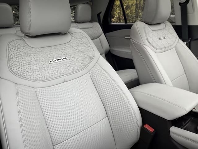 Interior asientos premium Ford Explorer 2025 Estados Unidos | EUROPACOCHE