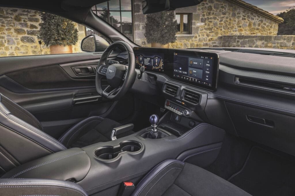Interior y confort Ford Mustang 2024 | EUROPACOCHE