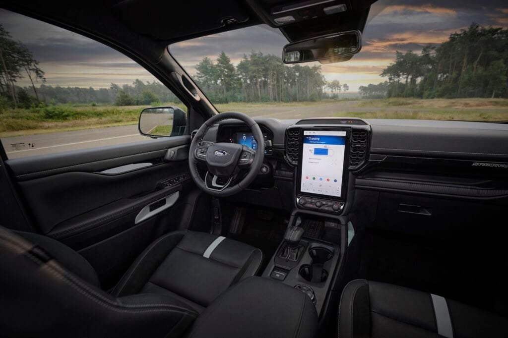 Interior habitáculo Ford Ranger Híbrido Enchufable | EUROPACOCHE