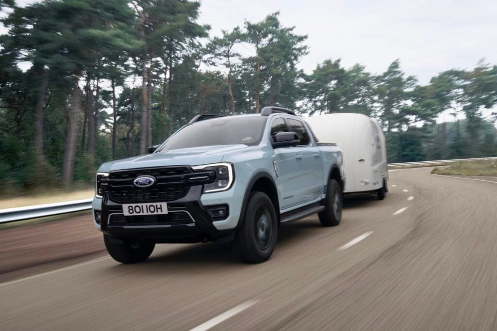 Remolque del nuevo Ford Ranger Híbrido Enchufable | EUROPACOCHE