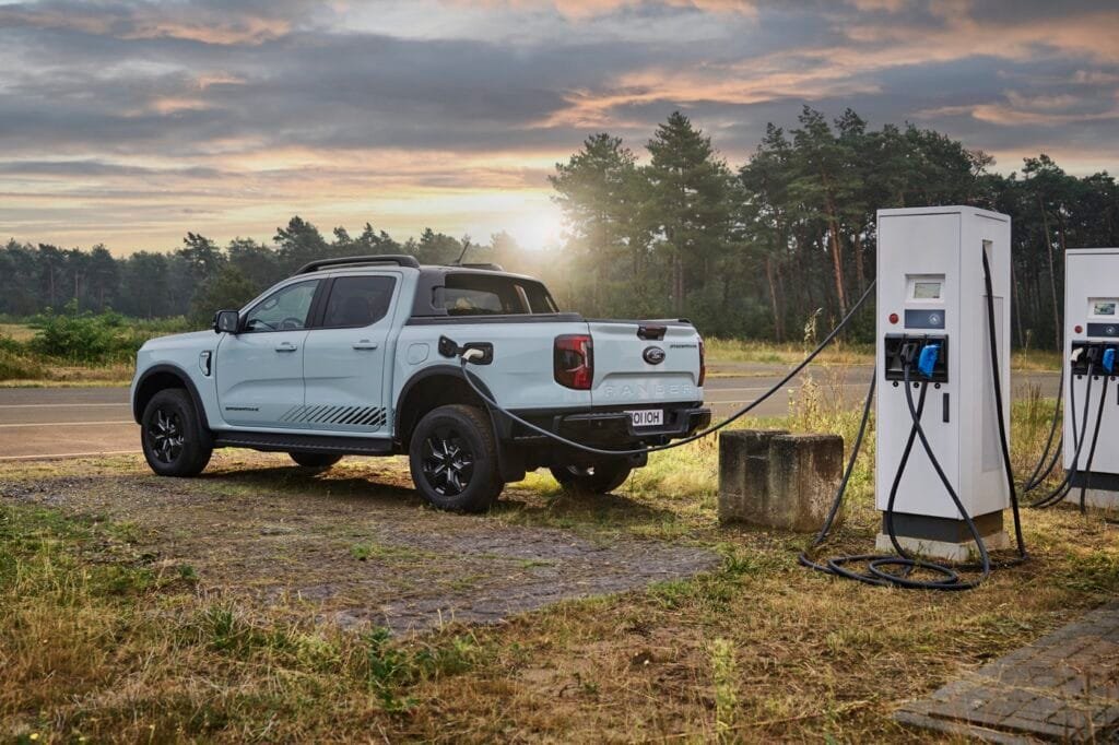 Rendimiento y autonomía del nuevo Ford Ranger Híbrido Enchufable | EUROPACOCHE