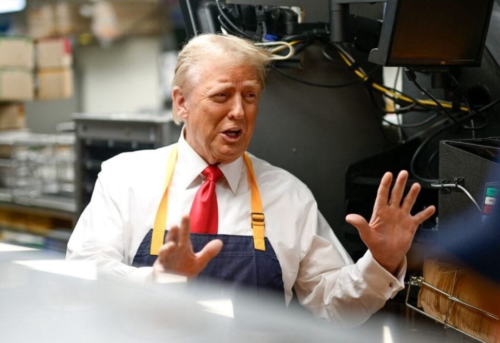 Donald Trump in Mcdonals 2024 | EUROPACOCHE