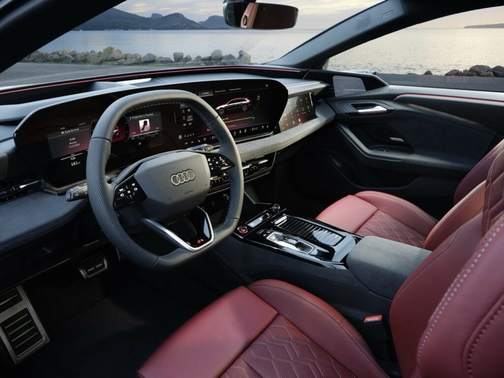 Comparativa del interior entre el BMW M5 Touring y el Audi A5 Avant 2025 | EUROPACOCHE
