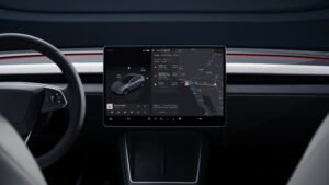 Pantalla info entretenimiento Tesla Model Y 2025 | EUROPA COCHE