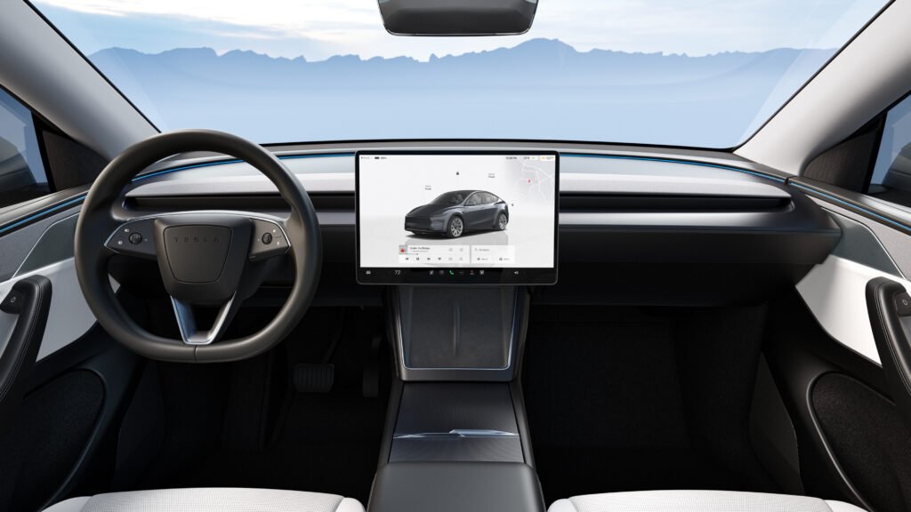 Interior tablero Tesla Model Y 2025 | EUROPA COCHE